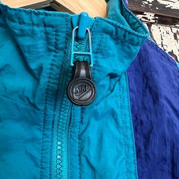 Women’s vintage 90’s Nike nylon jacket. Size Small. - Picture 3 of 12